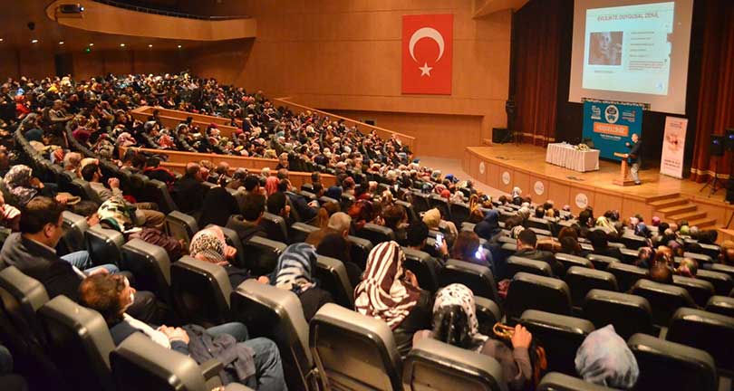 Prof. Dr. Nevzat Tarhan Maraş’ta “Aile İçi İletişim” konferansı verdi 3
